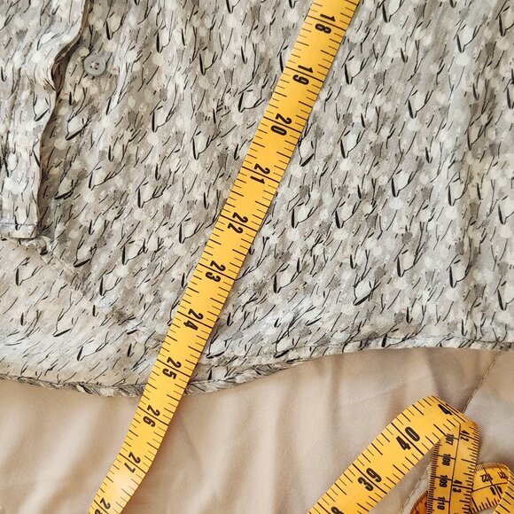 Anthropologie Cloth & Stone Tavira grey tulip floral button down blouse shirt - Picture 10 of 11